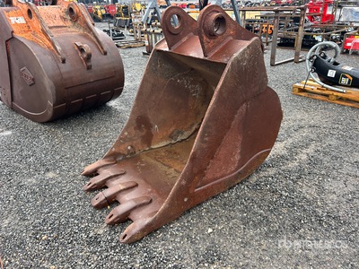 John Deere 42 in Digging Excavator Bucket