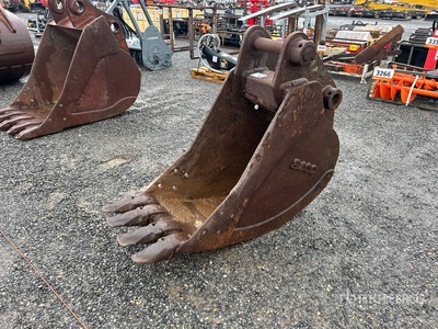 Esco 24 in Digging Excavator Bucket - Fits Komatsu PC200