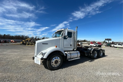 2006 Kenworth T800 6x4 T/A Day Cab Truck Tractor