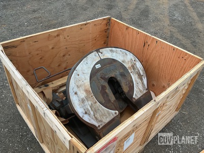 Holland FW2080-S06107-LL Fifth Wheel Assembly