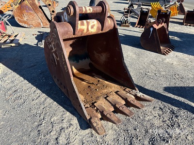 Quantity of (4) 12 in, 16 in, 34 in and 40 in Excavator Bucket