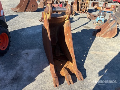 Quantity of (2) 18in and 20in bucket Excavator Bucket