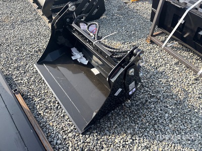 2026 GIYI GY-XKH39 39 in Multi-Purpose Mini Skid Steer Bucket (Unused)