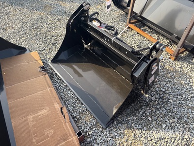 2026 GIYI GY-XKH39 39 in Multi-Purpose Mini Skid Steer Bucket (Unused)