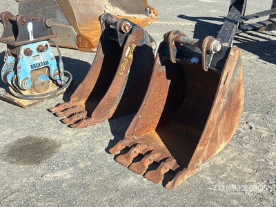 Quantity of (2) Cat 22 in and 16 in Excavator Bucket