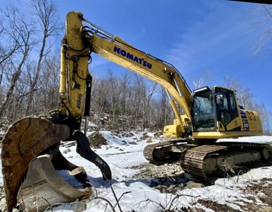 2022 Komatsu PC210LC-11 Tracked Excavator