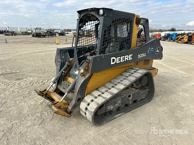 2020 John Deere 325G Compacte Schranklader