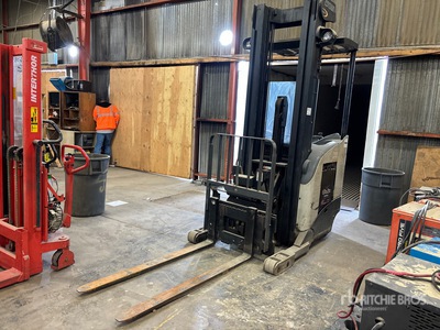 2007 Crown RR5225-35 3500 lb Electric Forklift