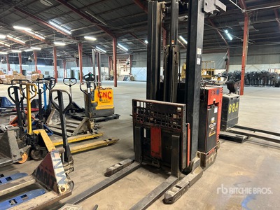 Raymond EASI-OPC30TT 2000 lb Order Picker