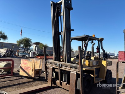 Cat DP70E 15500 lb Pneumatic Tire Forklift