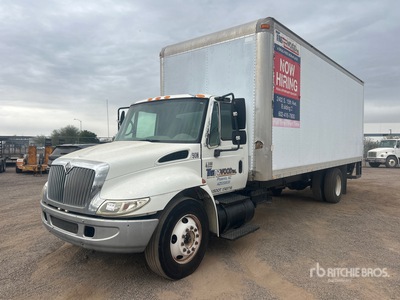 2002 International 4300 4x2 Van Truck