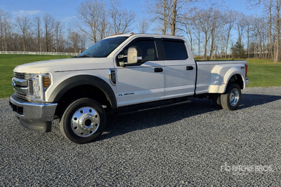 2019 Ford F-450 XLT 4x4 Crew Cab Ute