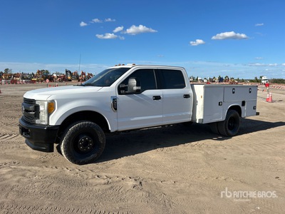 2017 Ford F-350 XL 4x4 Crew Cab Utility Truck