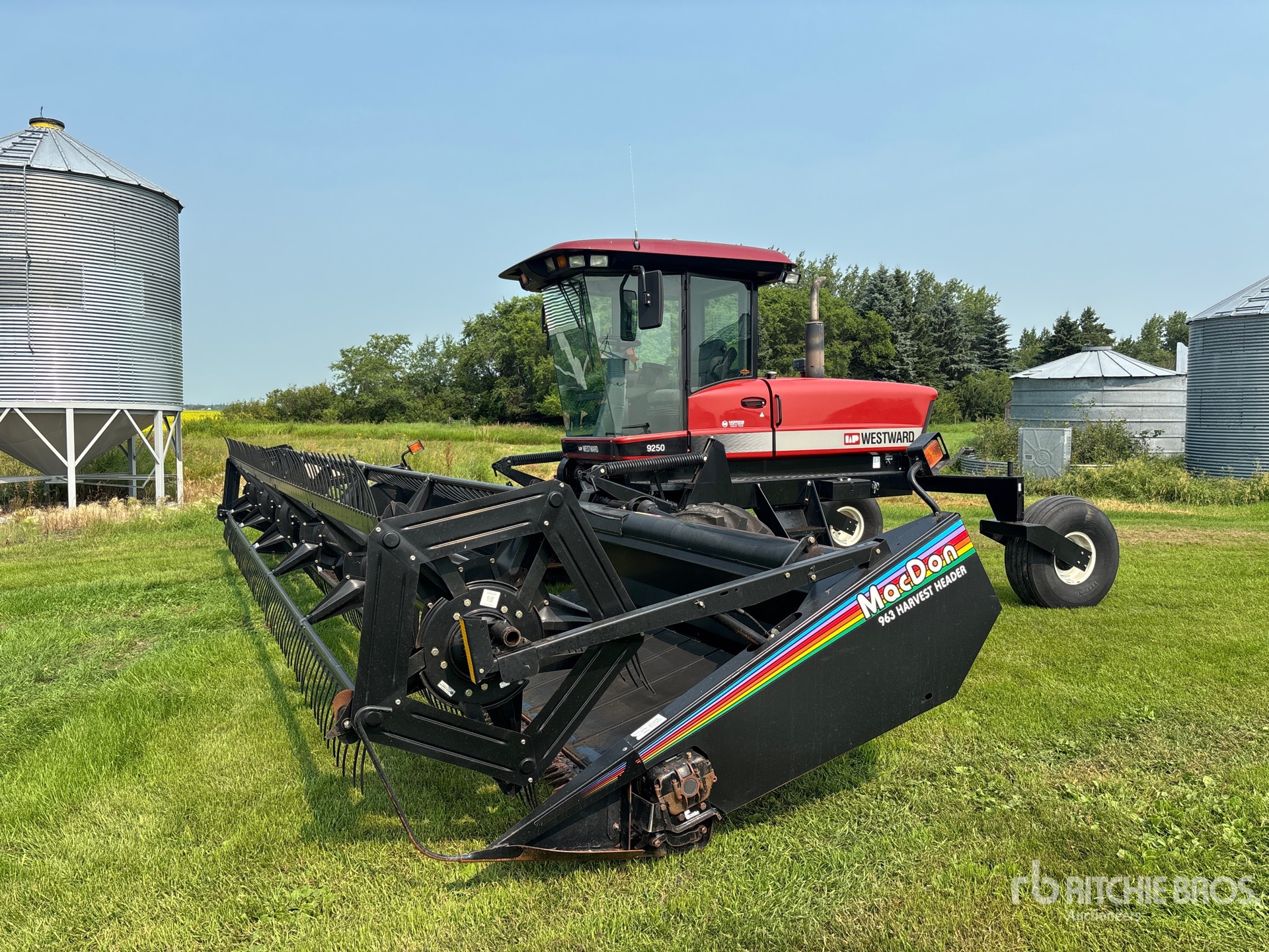 2005 Westward 9250 30 ft Swather Windrower