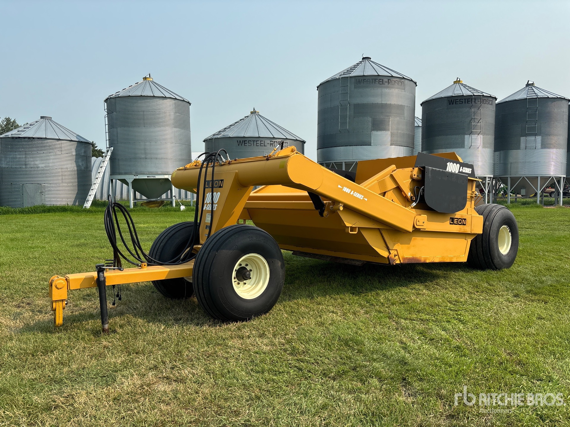Leon 1000 A-Series 4 Tire Hydraulic Pull Scraper