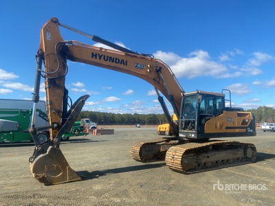 2015 Hyundai HX300L Tracked Excavator