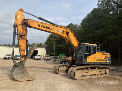 2016 Hyundai HX300L حفارة بجنزير