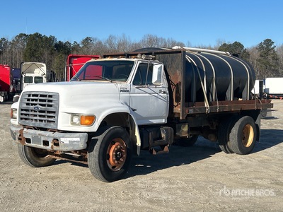 1999 Ford F-800 4x2 Flatbed Truck