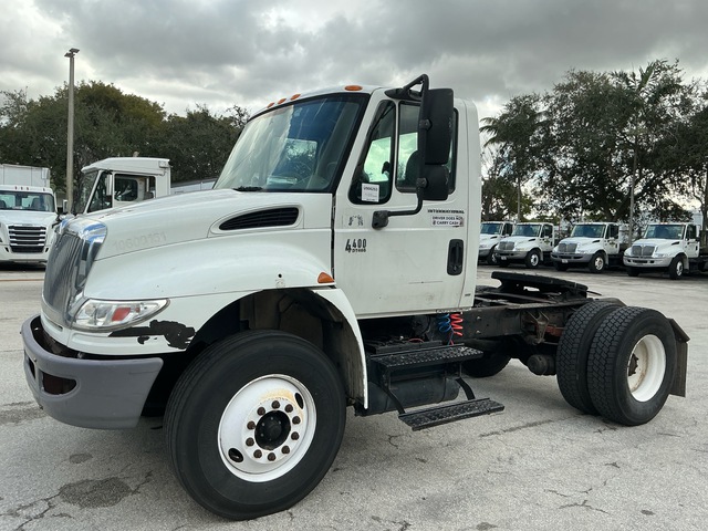 2006 International 4400 4x2 S/A Day Cab Truck Tractor