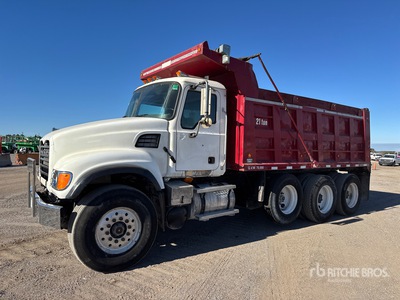 2002 Mack CV713 8x4 Tri/A Camión dumper