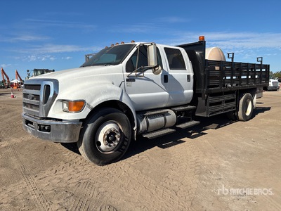 2013 Ford F-750 XLT 4x2 Crew Cab Flatbed Truck