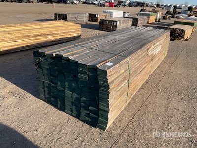 Quantity of (120) 2 in x 6 in x 14 ft SPF 木材 (Unused)
