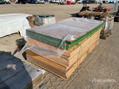Quantity of (35) 3/4 In x 4 ft x 8 ft OSB 合板 (Unused)