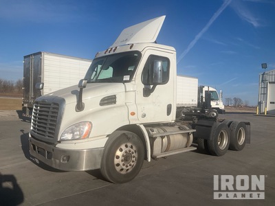 2016 Freightliner Cascadia 113 6x4 T/A Day Cab Truck Tractor
