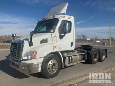 2015 Freightliner Cascadia 113 6x4 T/A Day Cab Truck Tractor