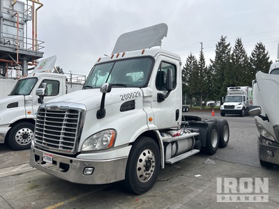 2013 Freightliner Cascadia 113 6x4 T/A Day Cab Truck Tractor