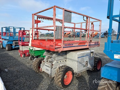 2007 Skyjack SJ6826 RT 4x4 Dual Fuel Piattaforma aerea verticale