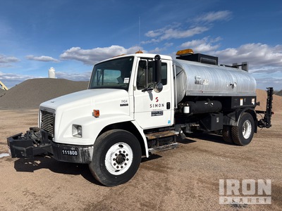 Etnyre CENT 2000 gal on 2000 Freightliner FL70 Business class 4x2 Sealcoat Truck