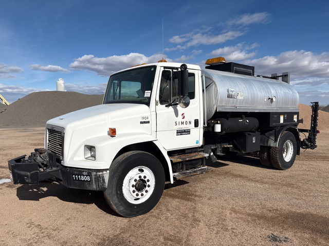 Etnyre Black-Topper Centennial 2000 gal on 2000 Freightliner FL70 4x2 Asphalt Distributor Truck Etnyre Black-Topper Centennial 2000 gal on 2000 Freightliner FL70 4x2 Asphalt Distributor Truck