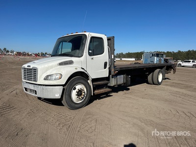 2014 Freightliner M2 106 4x2 Camion à Plateau