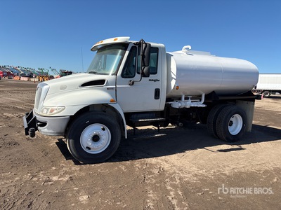 2013 International DuraStar 4300 2000 gal 4x2 Water Truck