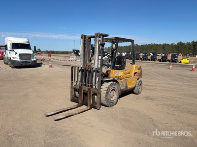 2008 Cat DP40K-D 7600 lb Pneumatic Tire Chariot Élévateur