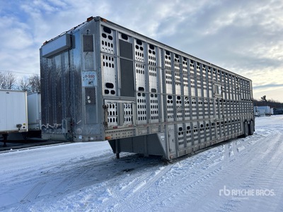 2001 Barrett 80 48 ft T/A Livestock Trailer