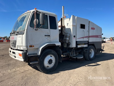 Elgin Eagle on 2009 Nissan UD3000 Camion barredora