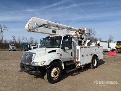 Altec A0442 42 ft on 2008 International 4300 Durastar 4x2 Piattaforma autocarrata