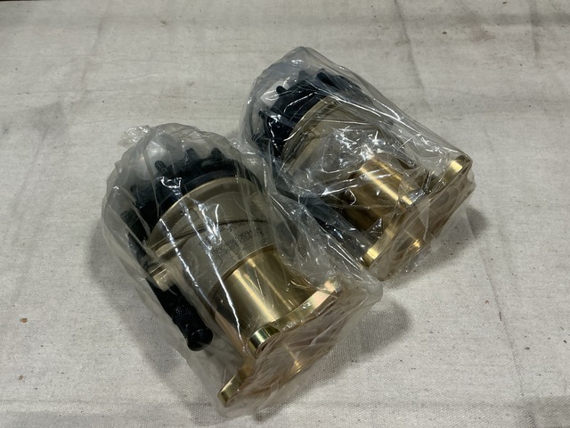 (2) Eaton 64320C90 Quick Disconnect Coupling Halves
