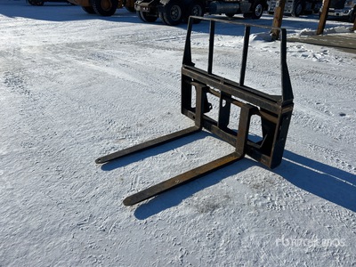 2009 Agromec 48 in Tractor Palletlepels