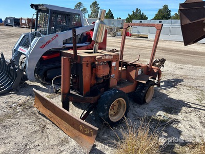 Ditch Witch V300 13-43 4x4 Wykoparka (Inoperable)