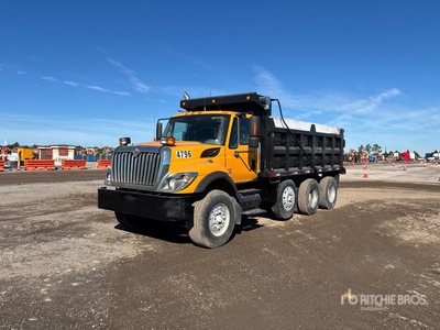 2008 International 7400 8x4 Tri/A Camión dumper