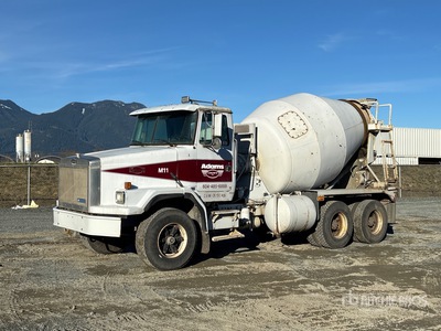 1992 White/GMC ACL 6x4 Mixer Truck