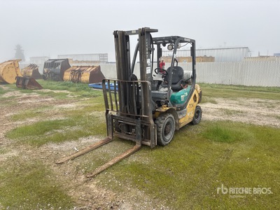 2007 Komatsu FG25T-16 4650 lb Cushion Tire Montacargas