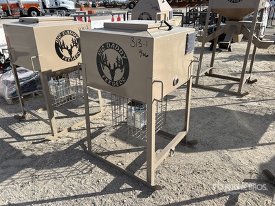 Big Daddy Feeders 500 LB Solar Deer Corn Feeder (Unused)