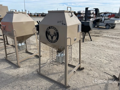Big Daddy Feeders 700 LB Solar Deer Corn Feeder (Unused)