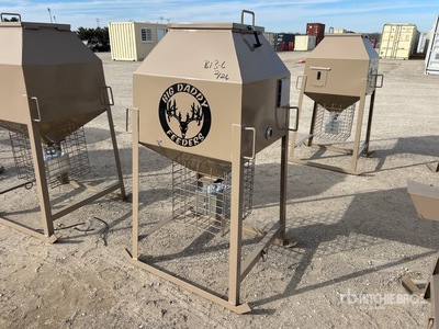 Big Daddy Feeders 700 lb Solar Deer Corn Feeder (Unused)