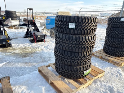 Quantity of (4) Haida HD868 33X12.5R17LT Mud Champ Pneus