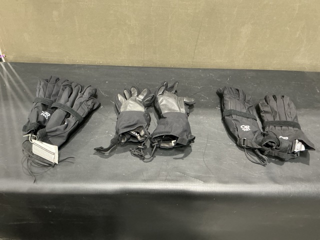 (250) Pairs of Outdoor Research Cold Weather Gloves